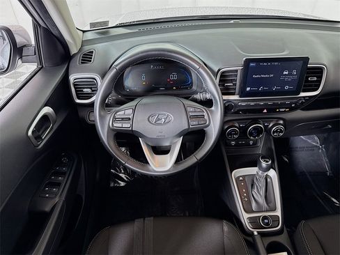Used 2024 Hyundai Venue SEL image 23