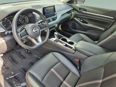 Certified 2025 Nissan Altima 2.5 SR FWD image 18