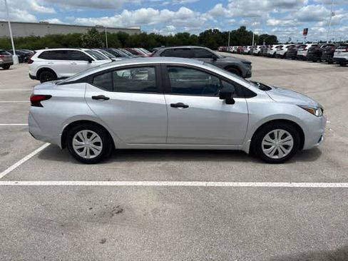 Used 2020 Nissan Versa S FWD image 6