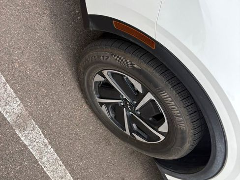 Used 2023 Kia Sportage LX image 10