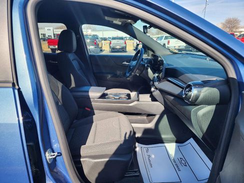 Used 2025 Chevrolet Equinox LT image 11