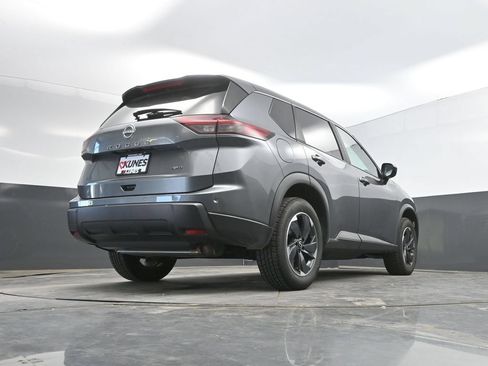 Used 2025 Nissan Rogue SV AWD/4WD image 39