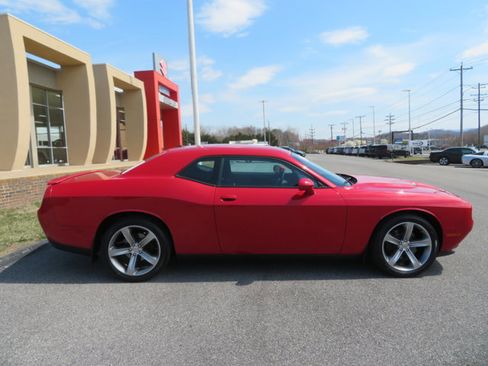 Used 2015 Dodge Challenger SXT w/ Super Sport Group (SS/T) image 2