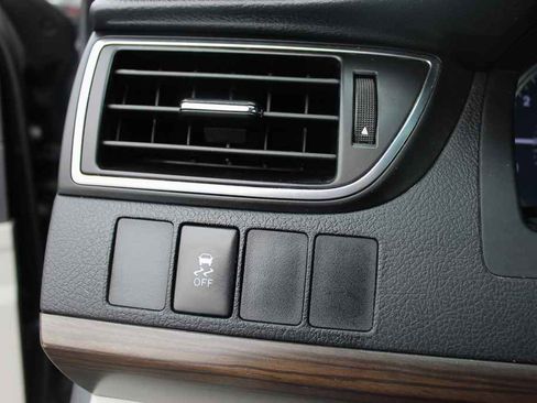 Used 2016 Toyota Camry LE image 12