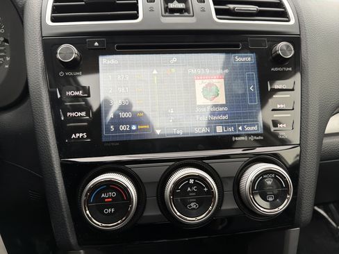 Used 2017 Subaru Forester 2.5i Premium w/ All-Weather Package image 40