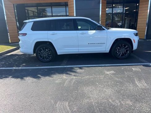 New 2026 Jeep Grand Cherokee L Limited AWD/4WD image 2