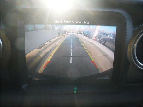 Used 2018 Jeep Wrangler Unlimited Sahara image 8