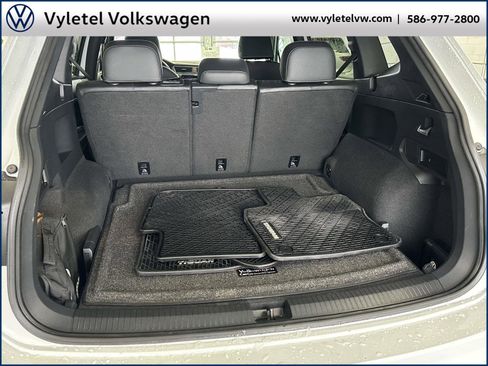 Used 2021 Volkswagen Tiguan SE R-Line image 12