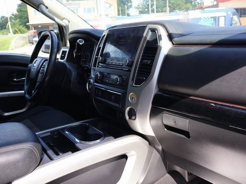 Used 2021 Nissan Titan SV w/ SV Convenience Package RWD image 9