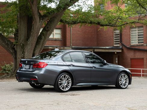 Used 2016 BMW 340i xDrive Sedan AWD/4WD image 9