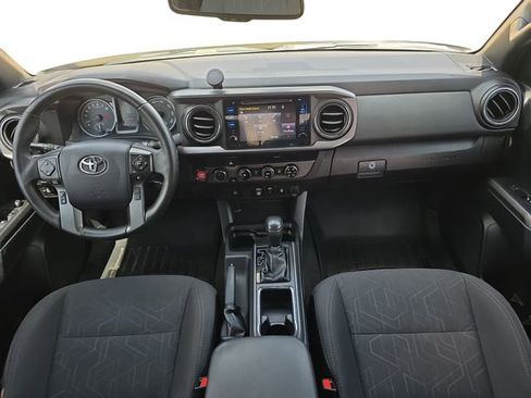 Used 2018 Toyota Tacoma TRD Off-Road image 9