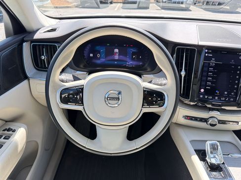 Used 2023 Volvo XC60 B5 Ultimate image 16
