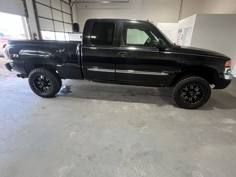 Used 2004 GMC Sierra 1500 SLE w/ Suspension Package, Off-Road image 1