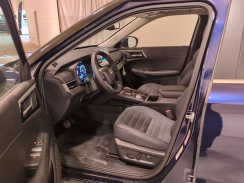 New 2025 Mitsubishi Outlander SE image 17