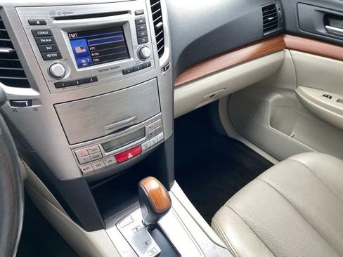 Used 2013 Subaru Outback 2.5i Limited w/ Moonroof Pkg AWD/4WD image 17
