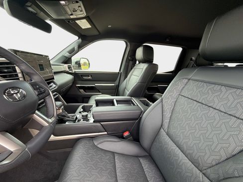 Used 2025 Toyota Tundra Limited AWD/4WD image 23