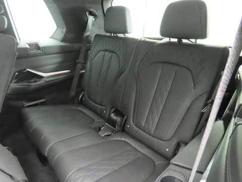 Used 2020 BMW X7 M50i image 23