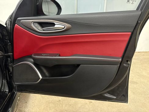 Used 2018 Alfa Romeo Giulia Ti RWD image 25