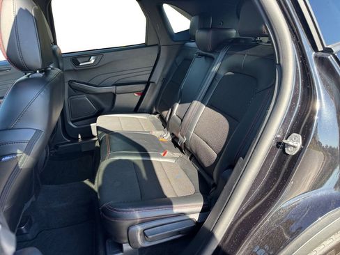 Certified 2025 Ford Escape ST-Line AWD/4WD image 18