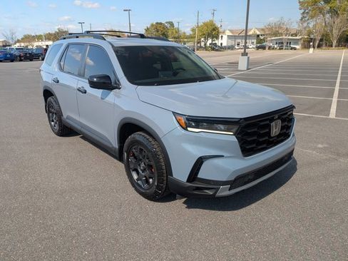 Certified 2024 Honda Pilot TrailSport image 3