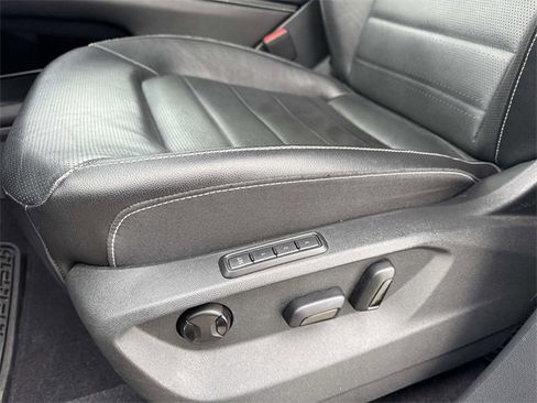 Used 2024 Volkswagen Atlas Cross Sport SEL R-Line image 19