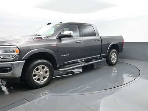 Used 2022 RAM 2500 Laramie AWD/4WD image 2