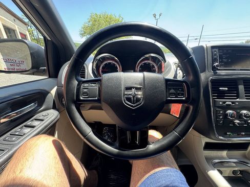 Used 2019 Dodge Grand Caravan SXT FWD image 36