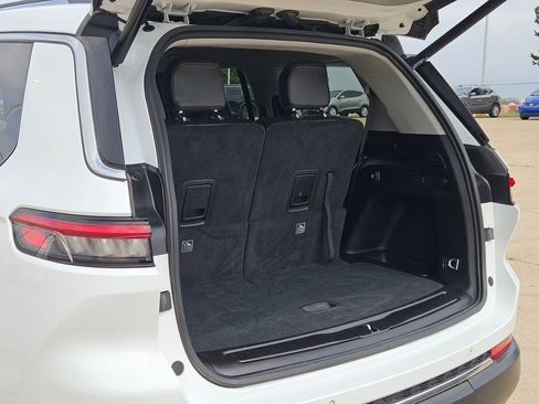 Used 2023 Jeep Grand Cherokee L Limited image 33