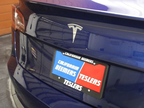 Used 2023 Tesla Model 3 Standard Range image 14