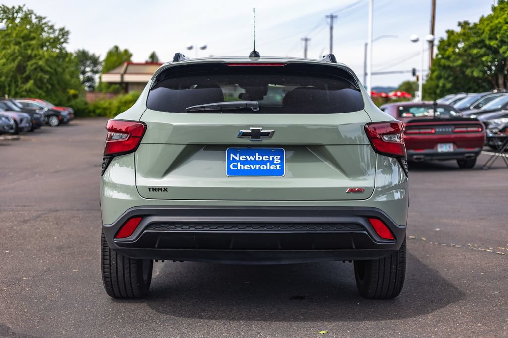 Used 2024 Chevrolet Trax RS w/ Sunroof Package FWD image 10