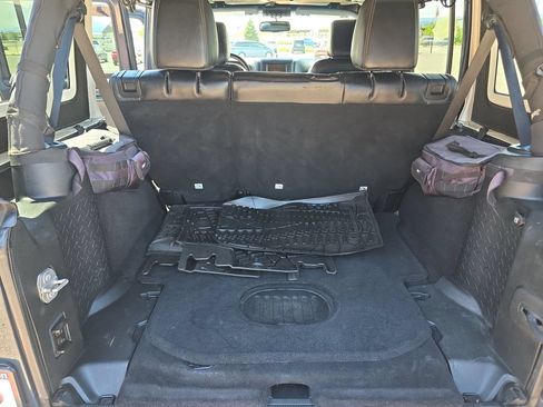 Used 2017 Jeep Wrangler Unlimited Rubicon AWD/4WD image 24
