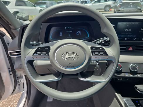 New 2026 Hyundai Elantra SE FWD image 23