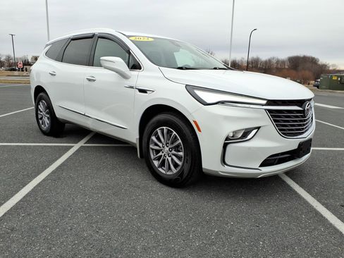 Certified 2024 Buick Enclave Essence image 3