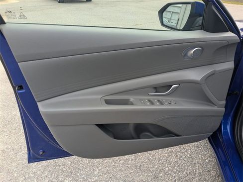 Used 2024 Hyundai Elantra SEL image 11