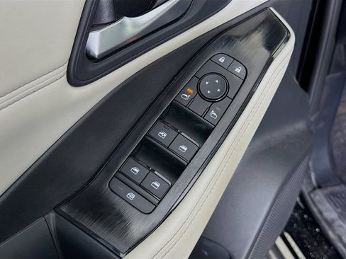 Used 2024 Nissan Rogue SV w/ SV Premium Package FWD image 22