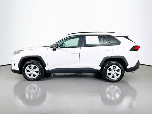 Used 2021 Toyota RAV4 LE image 4