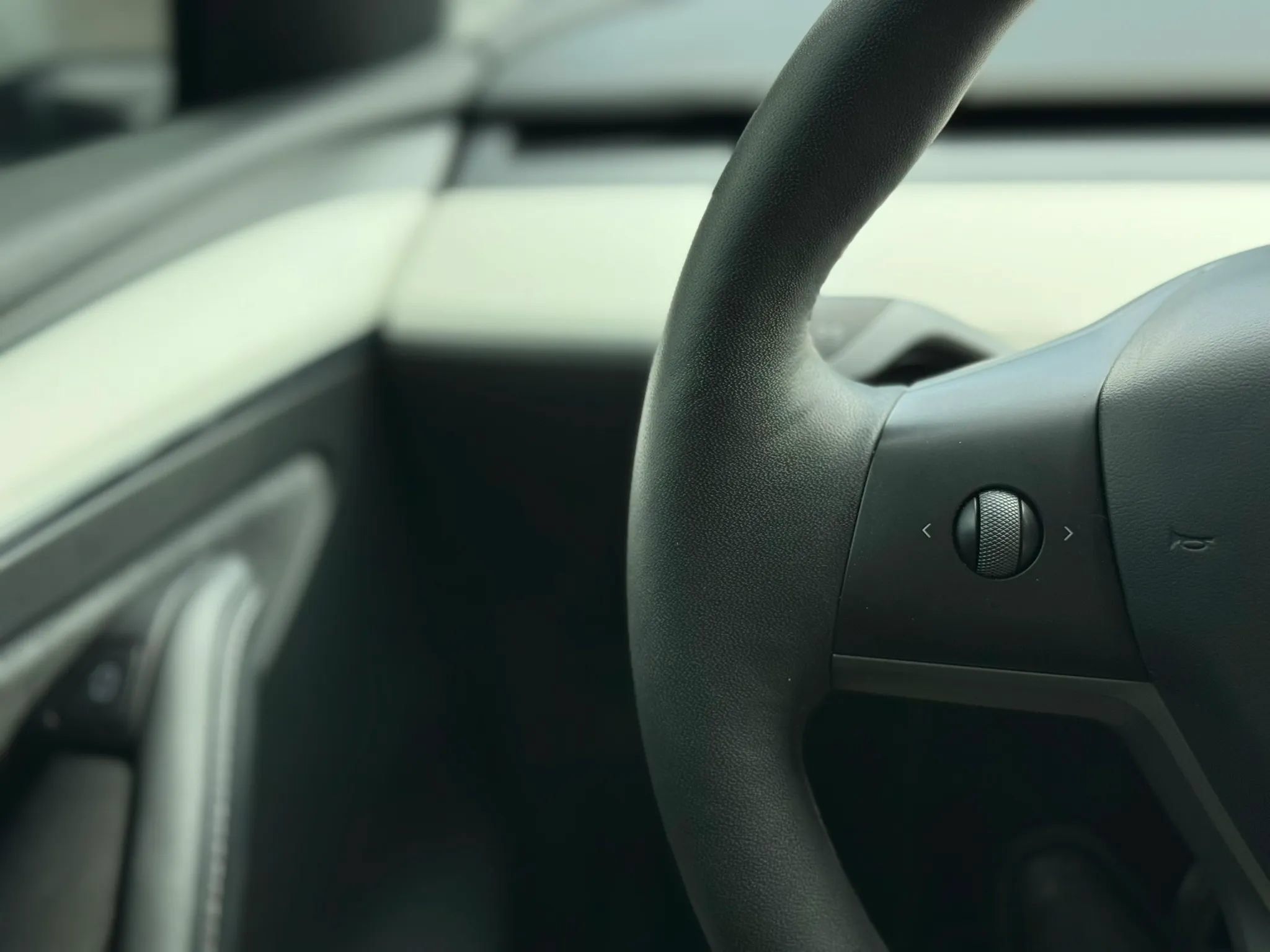 Used 2023 Tesla Model Y AWD image 17