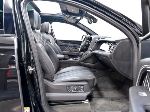 Used 2021 Bentley Bentayga w/ First Edition Specification AWD/4WD image 27