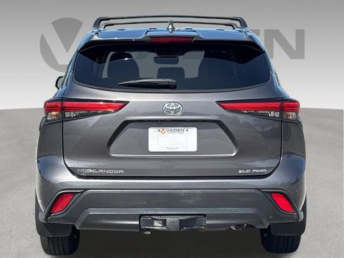 Used 2021 Toyota Highlander XLE AWD/4WD image 32
