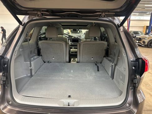 Used 2019 Toyota Highlander Limited Platinum w/ Carpet Mat Package (TMS) AWD/4WD image 34