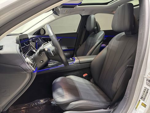 Used 2025 Mercedes-Benz E 350 4MATIC Sedan w/ Multicontour Seating Package image 9
