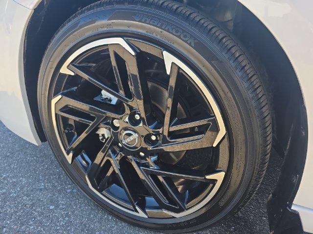 Certified 2026 Nissan Sentra SR w/ SR Premium Package FWD image 10