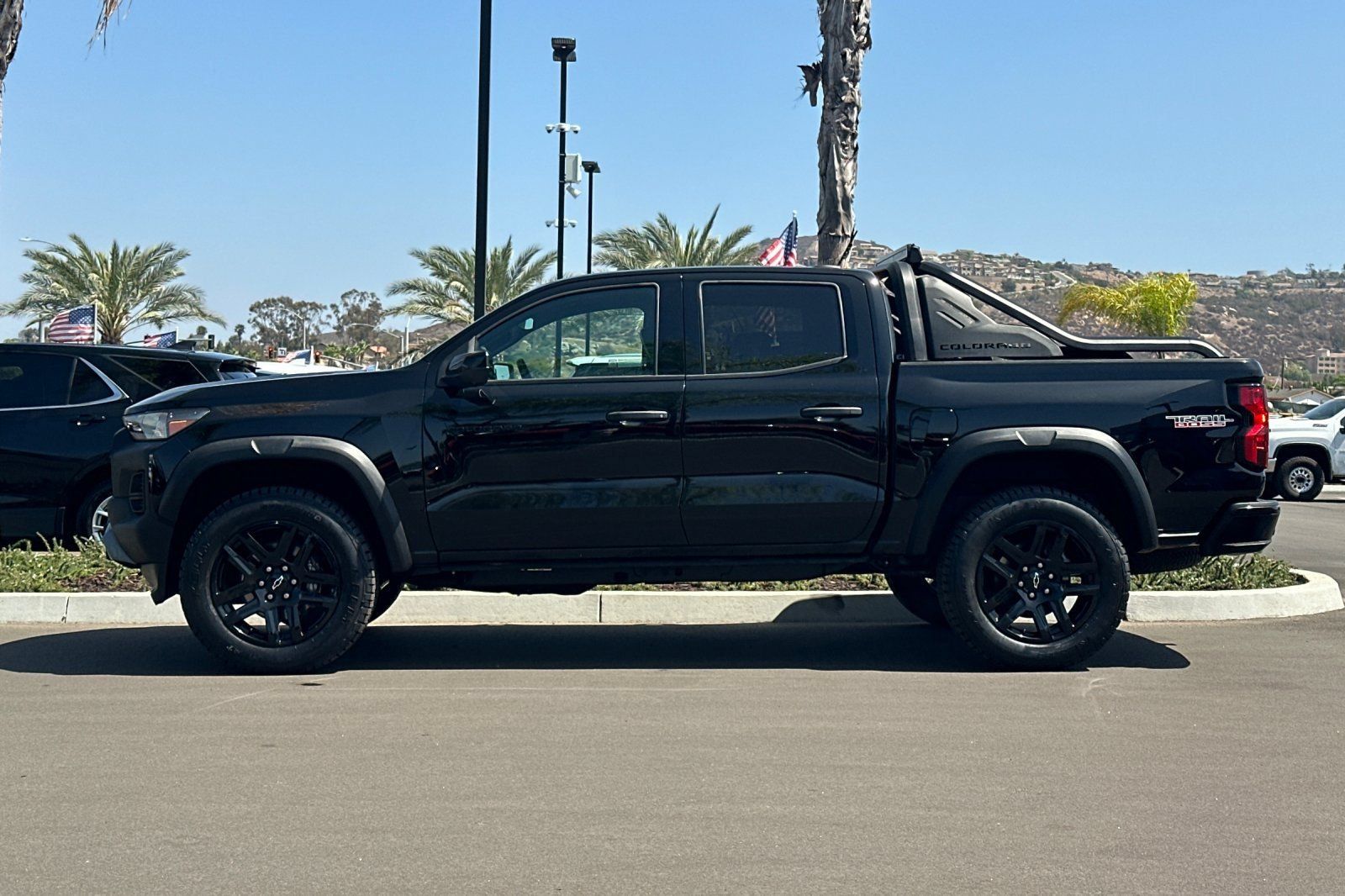 Used 2025 Chevrolet Colorado Trail Boss w/ Midnight Edition AWD/4WD image 7