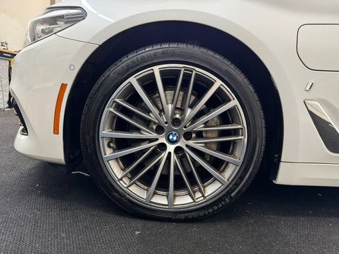 Used 2019 BMW 530e RWD image 12