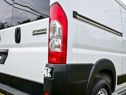 Used 2025 RAM ProMaster 2500 w/ U-Haul Equipment Group FWD image 11