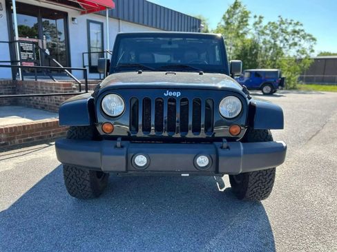 Used 2011 Jeep Wrangler Unlimited Sahara w/ Connectivity Group AWD/4WD image 4