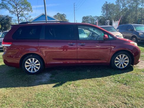Used 2011 Toyota Sienna Limited image 8