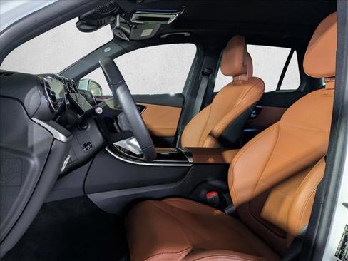 Certified 2025 Mercedes-Benz GLC 300 image 17