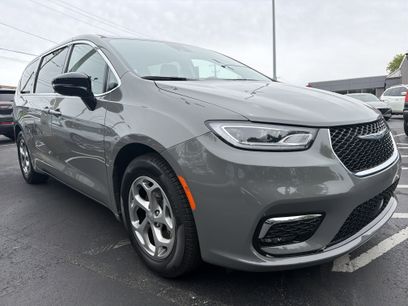 Used 2024 Chrysler Pacifica Limited