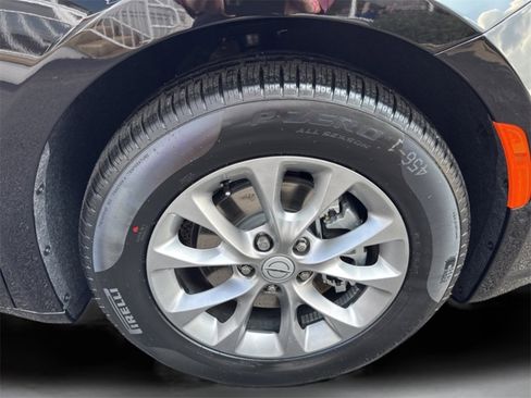 New 2026 Chrysler Pacifica Limited image 29